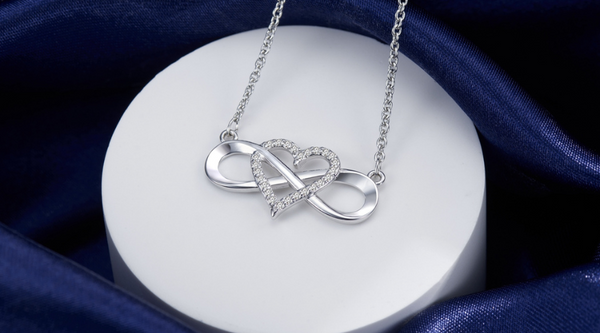 5 Meaningful Jewelry Pieces That Represent Your Love Story