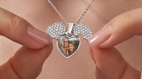 Gifts from the Heart: The Art of Personalized Holiday Jewelry